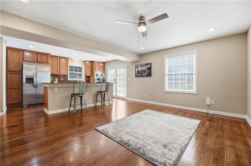 429 E 63rd Ter, Kansas City, MO 64110