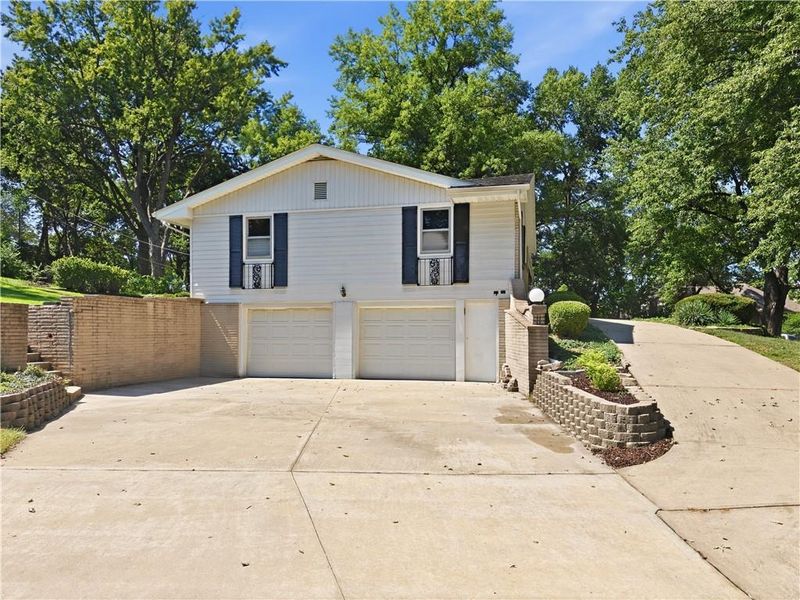 9300 Madison Ave, Kansas City, MO 64114