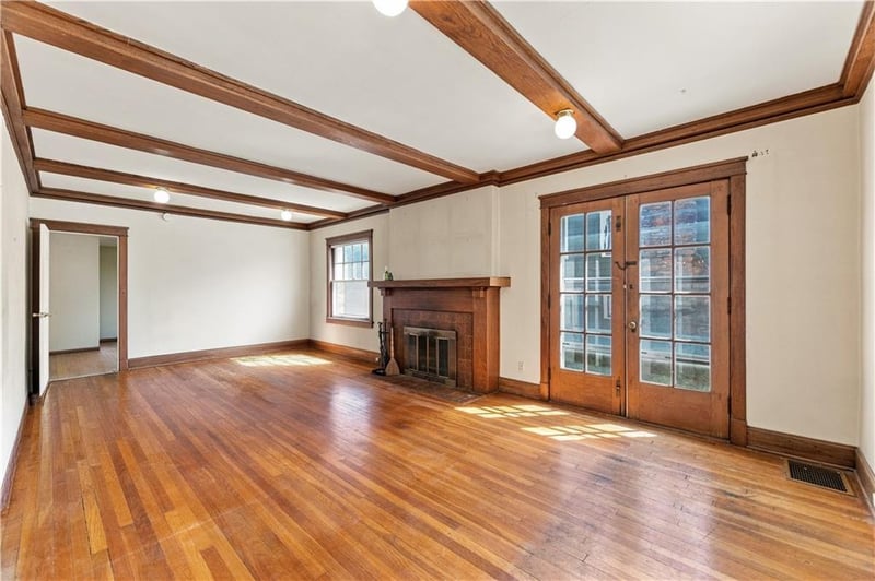 40 E 52nd St, Kansas City, MO 64112