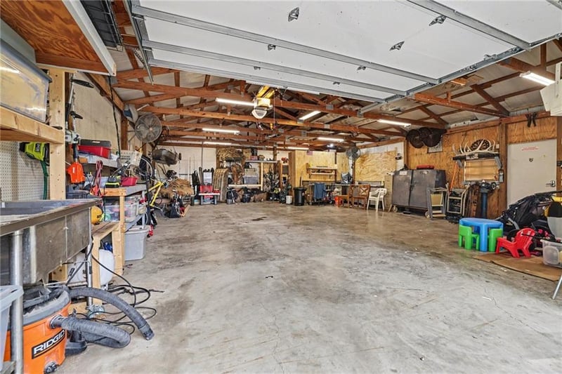 13744 Archer Rd, Bonner Springs, KS 66012