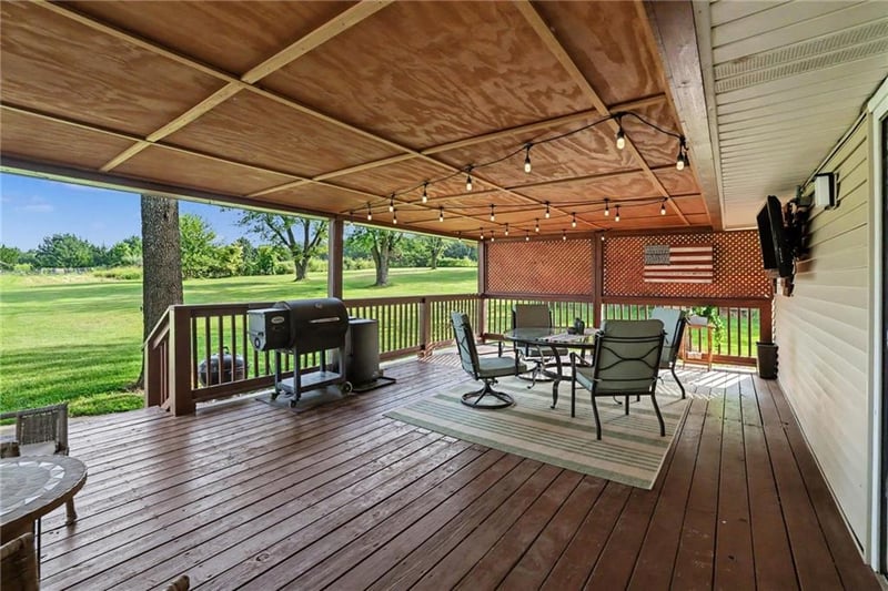 13744 Archer Rd, Bonner Springs, KS 66012