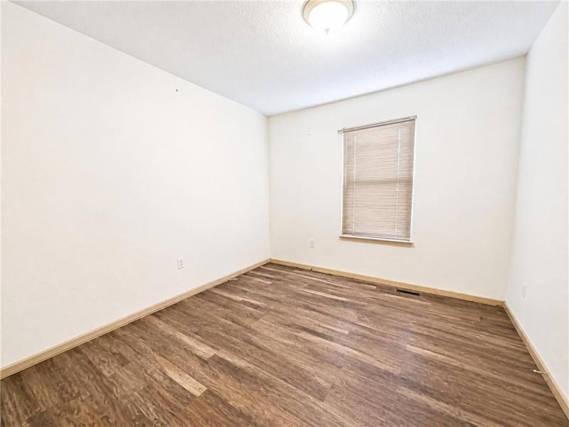 3823 E 53rd St, Kansas City, MO 64130