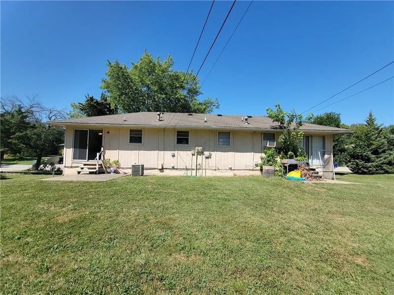 205 NE Westwind Dr, Lee's Summit, MO 64086