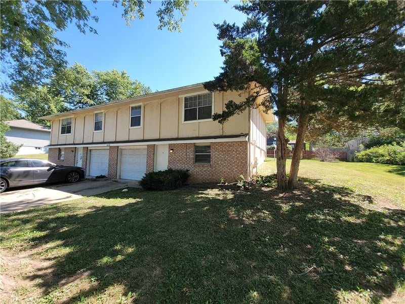 205 NE Westwind Dr, Lee's Summit, MO 64086