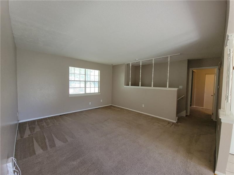 205 NE Westwind Dr, Lee's Summit, MO 64086