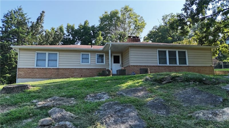 9723 E 13th St S, Independence, MO 64052