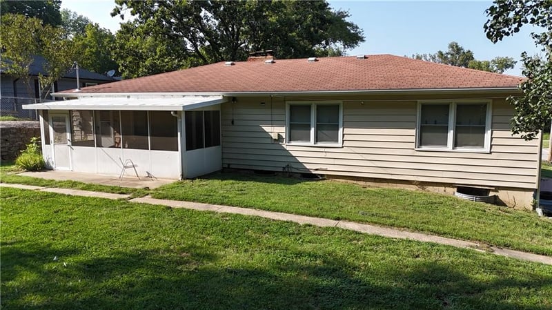 9723 E 13th St S, Independence, MO 64052