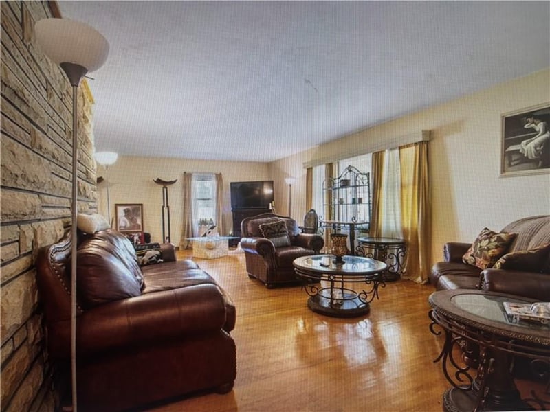 9723 E 13th St S, Independence, MO 64052