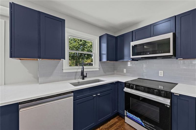 5441 Cedar St, Roeland Park, KS 66205