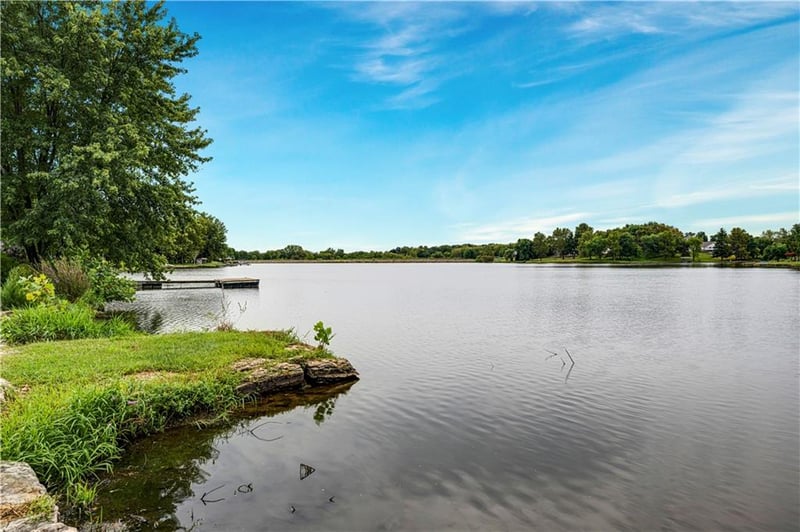 15613 Cedar Ln, Basehor, KS 66007