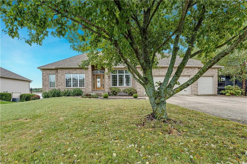 15613 Cedar Ln, Basehor, KS 66007