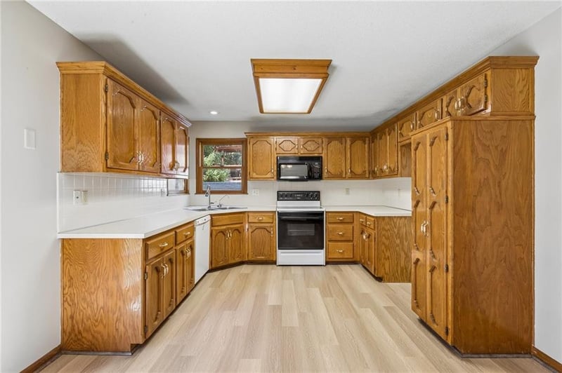 412 SE Hamilton Ct, Blue Springs, MO 64014