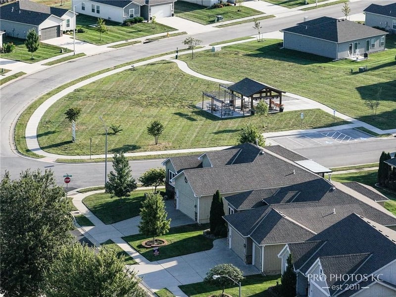 2003 Creek View Ln, Raymore, MO 64083