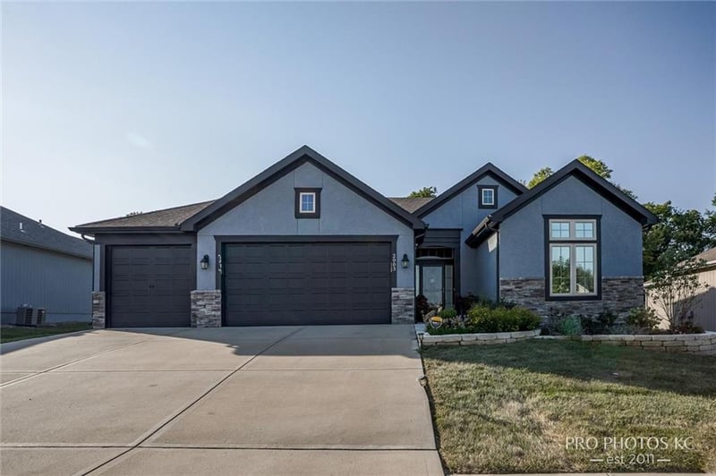 2003 Creek View Ln, Raymore, MO 64083