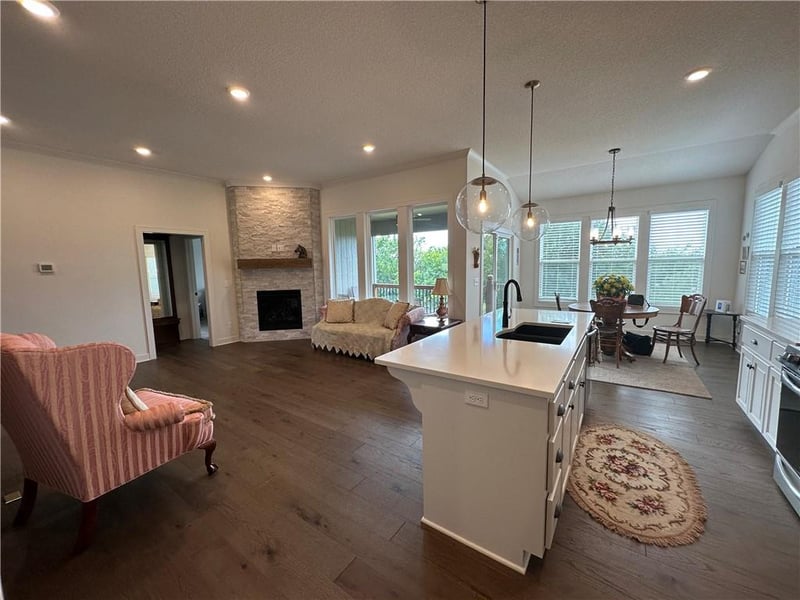 2938 SW Arboridge Dr, Lee's Summit, MO 64082