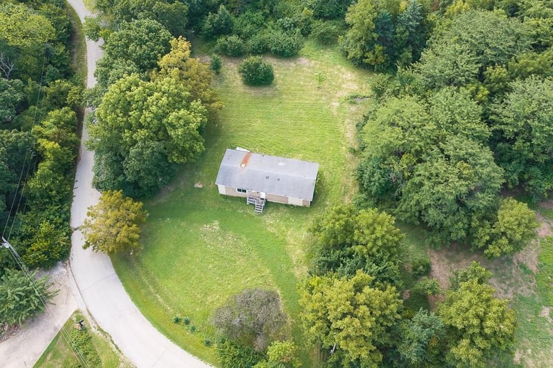 9445 Village Ln, Ozawkie, KS 66070