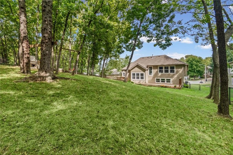 510 SW Foot Hill Dr, Grain Valley, MO 64029
