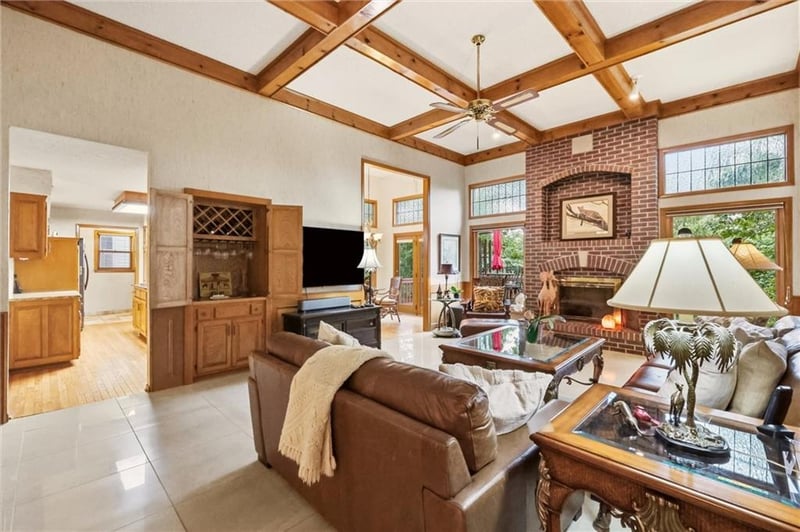 7716 Acuff Ln, Lenexa, KS 66216