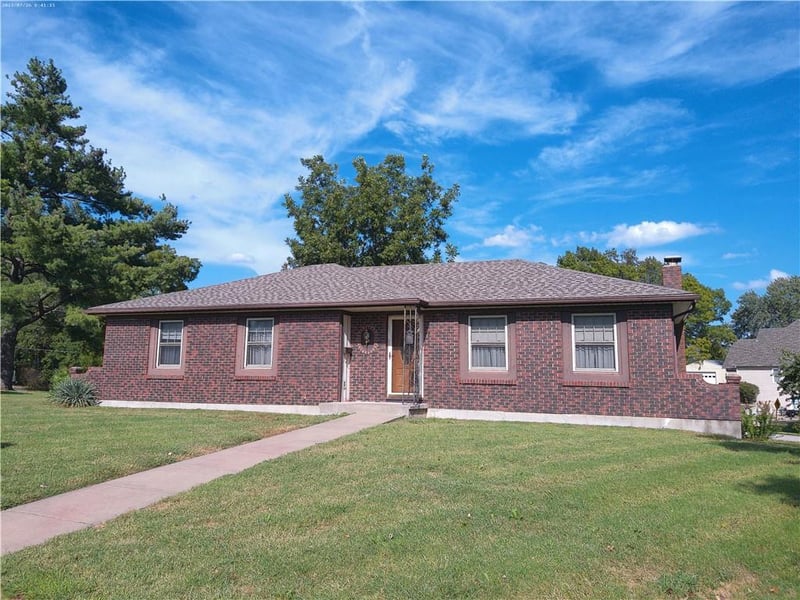 3 East Ter, Paola, KS 66071