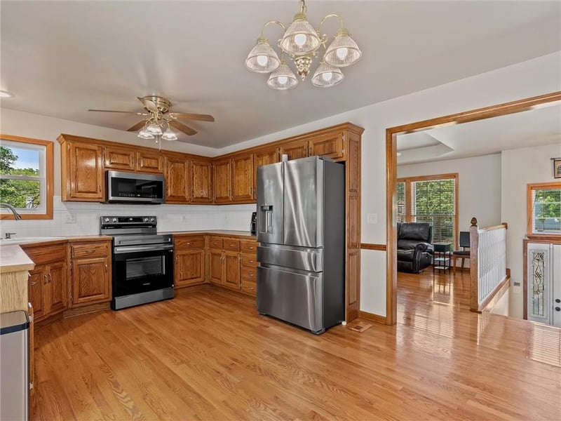 14606 St Andrews Dr, Grandview, MO 64030