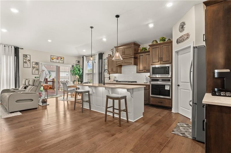 520 SE David Rd, Lee's Summit, MO 64082