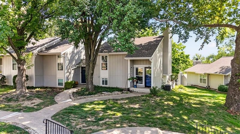 5725 N Oregon Ave, Kansas City, MO 64151