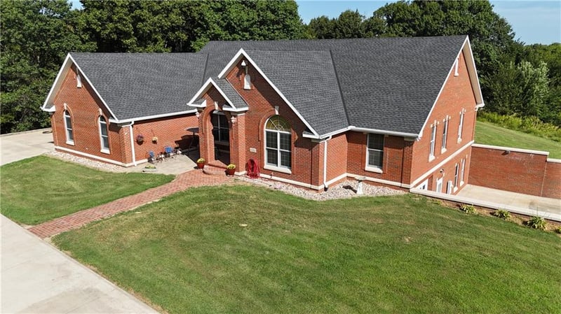 1313 SE Moore Rd, St Joseph, MO 64504