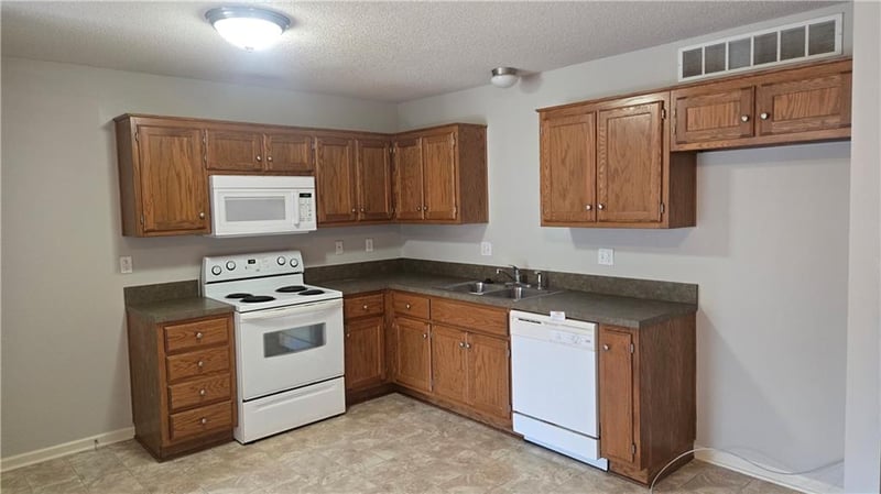 425 Hawthorne Blvd #4, Warrensburg, MO 64093