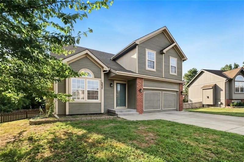 802 N Cypress Cir, Kearney, MO 64060