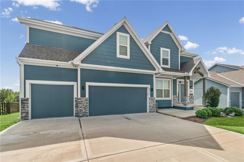 8023 NE 102nd St, Kansas City, MO 64157