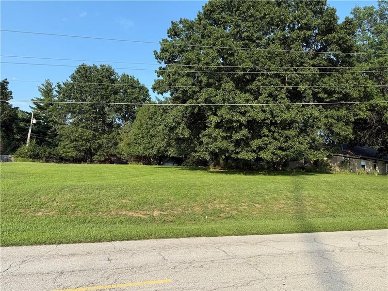 5415 NW Roanridge Rd, Kansas City, MO 64151