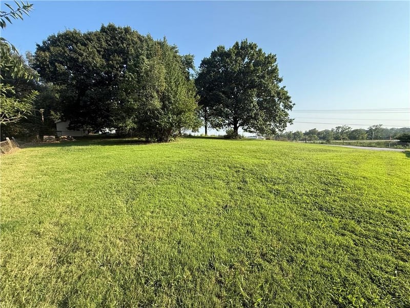 5415 NW Roanridge Rd, Kansas City, MO 64151
