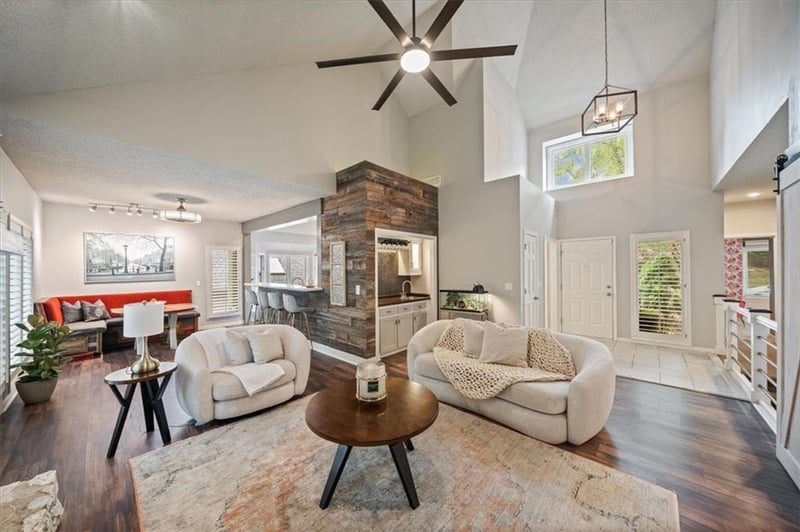 112 W 123rd Ter, Kansas City, MO 64145