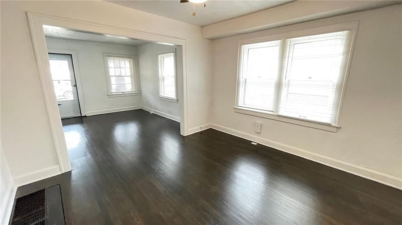 5041 Angnes St, Kansas City, MO 64130