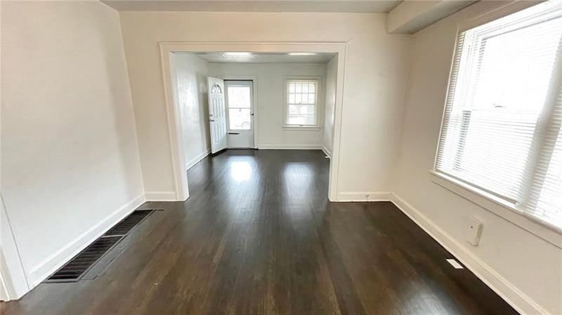 5041 Angnes St, Kansas City, MO 64130