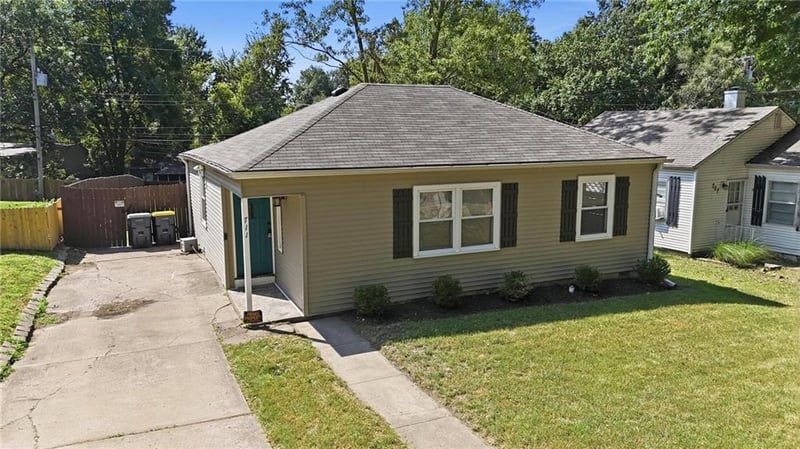 711 NE 45th St, Kansas City, MO 64116