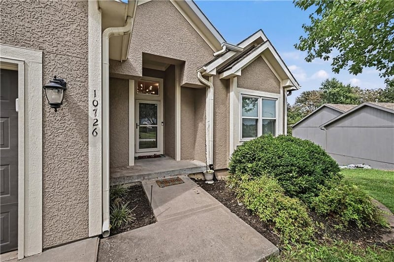 10726 N Tennessee Ave, Kansas City, MO 64157