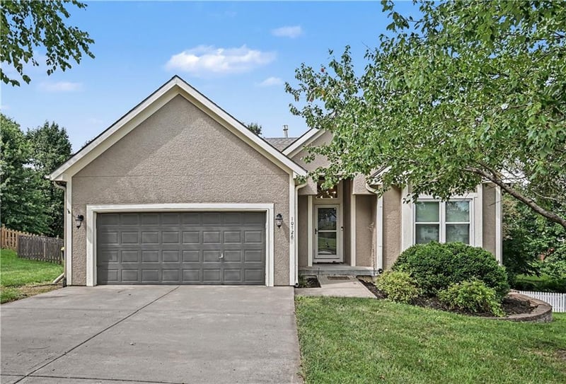 10726 N Tennessee Ave, Kansas City, MO 64157