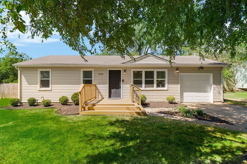 17226 Chula Vista Dr, Belton, MO 64012