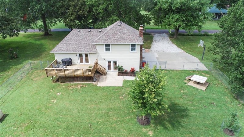 10505 S Munro Rd, Lone Jack, MO 64070