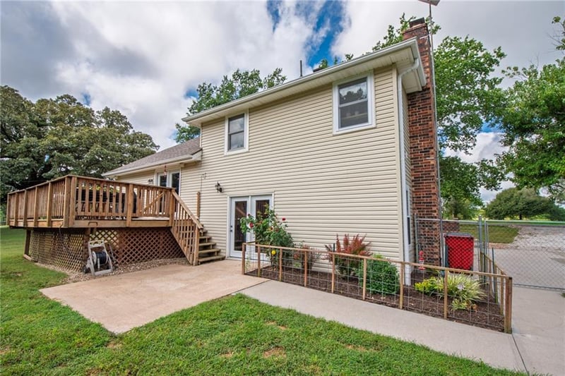 10505 S Munro Rd, Lone Jack, MO 64070