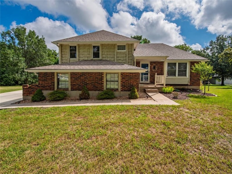 10505 S Munro Rd, Lone Jack, MO 64070