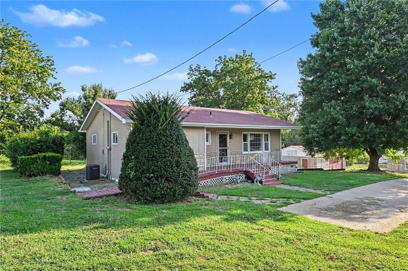 2921 Pear St, St Joseph, MO 64503