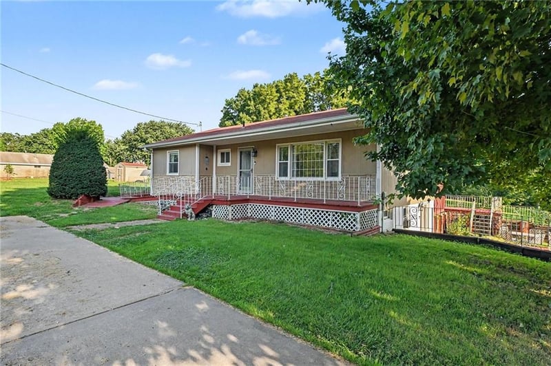 2921 Pear St, St Joseph, MO 64503