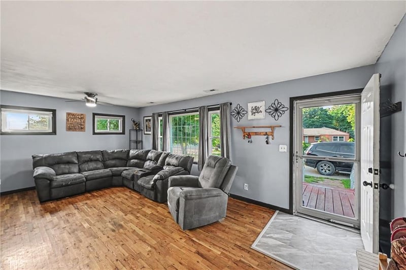 2921 Pear St, St Joseph, MO 64503