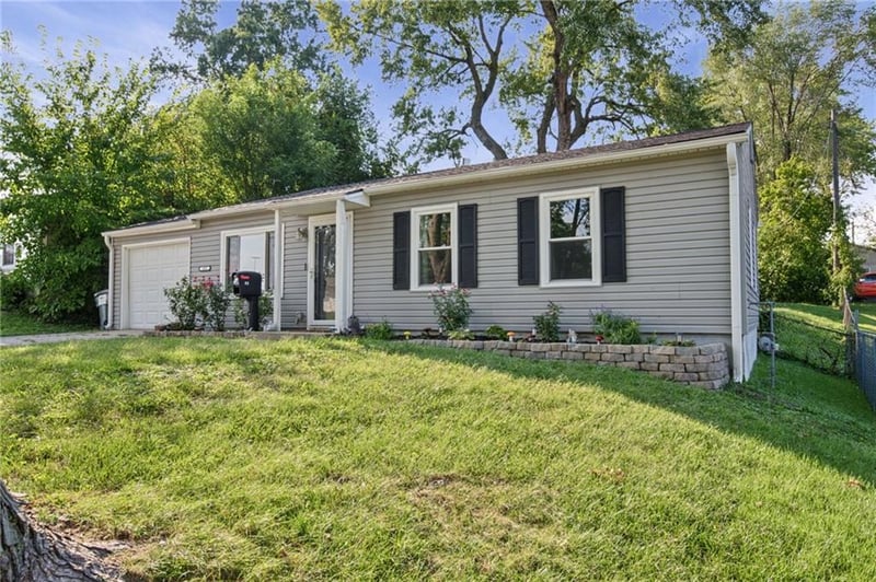 302 E 3rd Dr S, Independence, MO 64050