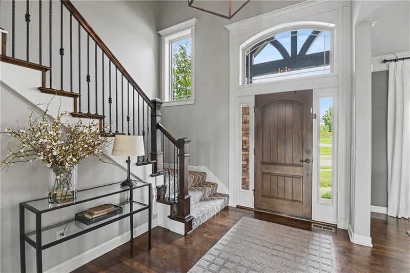 15053 Eagle Ln, Parkville, MO 64152
