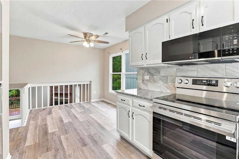 8860 Gallery St, Lenexa, KS 66215