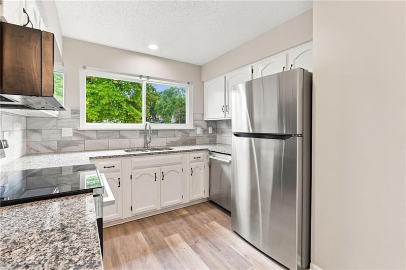 8860 Gallery St, Lenexa, KS 66215