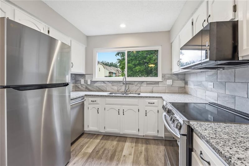 8862 Gallery St, Lenexa, KS 66215